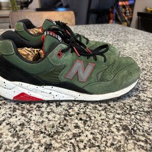 New Balance 580 Elite Edition Black/Olive/Red size 13
